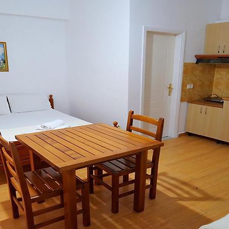 Alex & Sofi Hotel Himare Bagian luar foto
