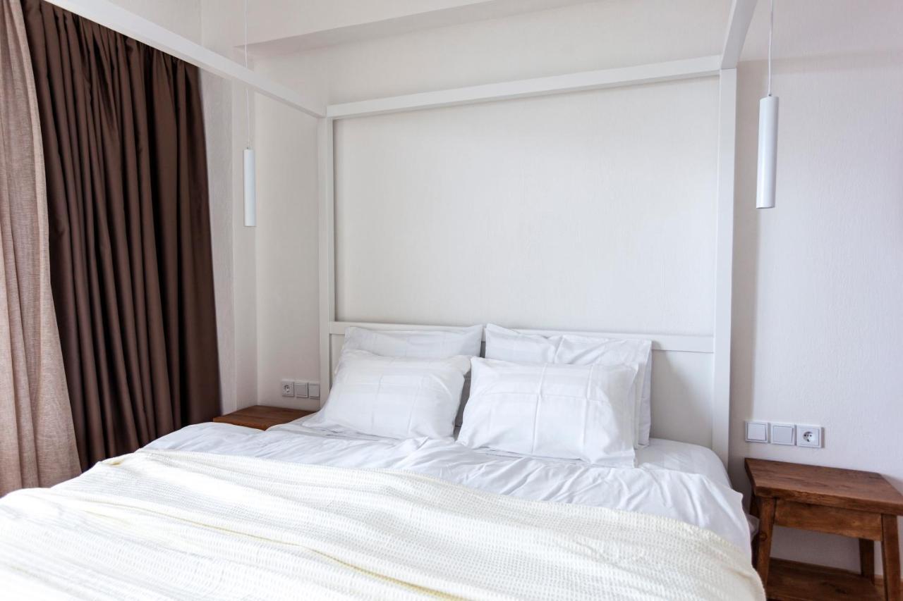 Alex & Sofi Hotel Himare Bagian luar foto