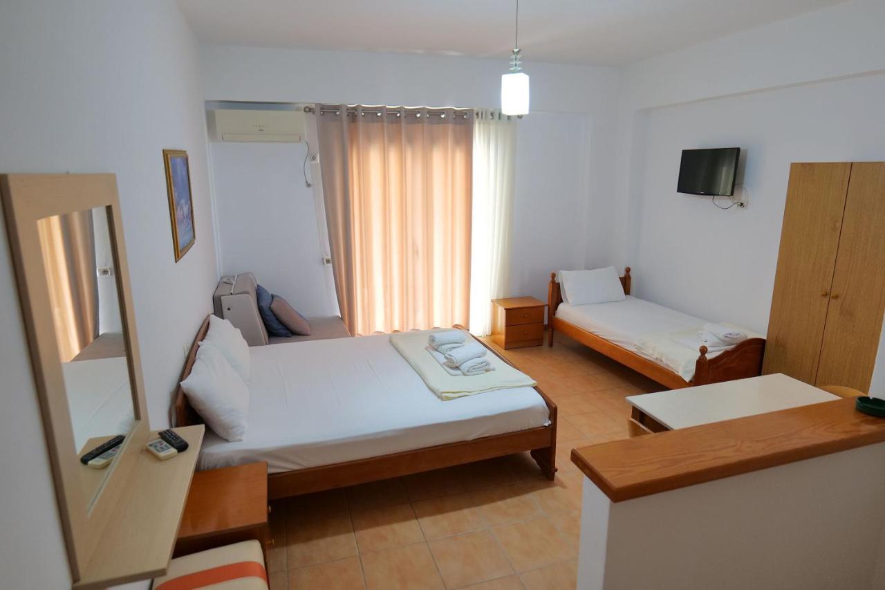 Alex & Sofi Hotel Himare Bagian luar foto