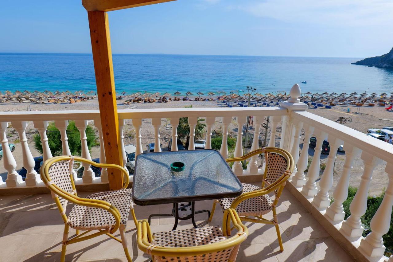 Alex & Sofi Hotel Himare Bagian luar foto