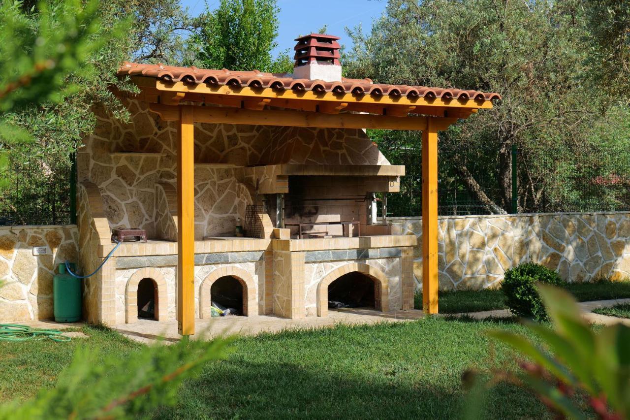 Alex & Sofi Hotel Himare Bagian luar foto
