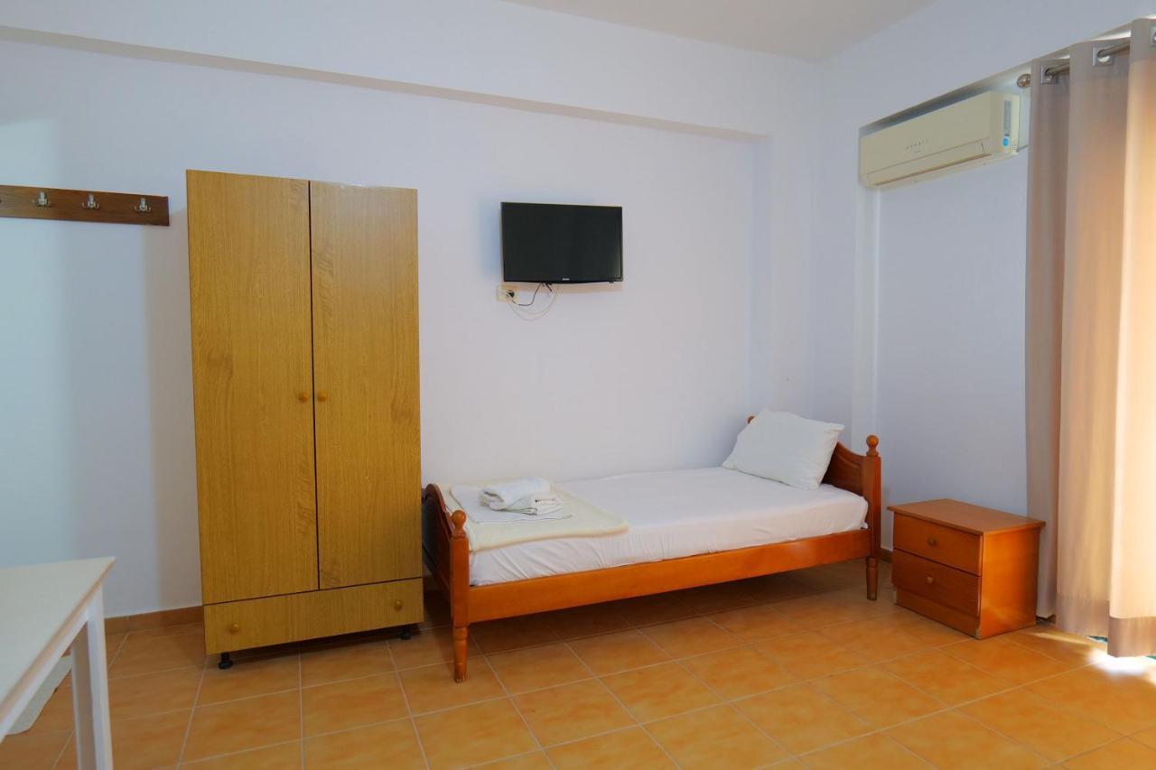 Alex & Sofi Hotel Himare Bagian luar foto