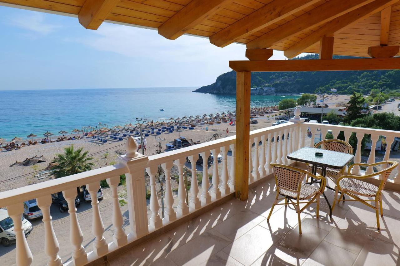 Alex & Sofi Hotel Himare Bagian luar foto