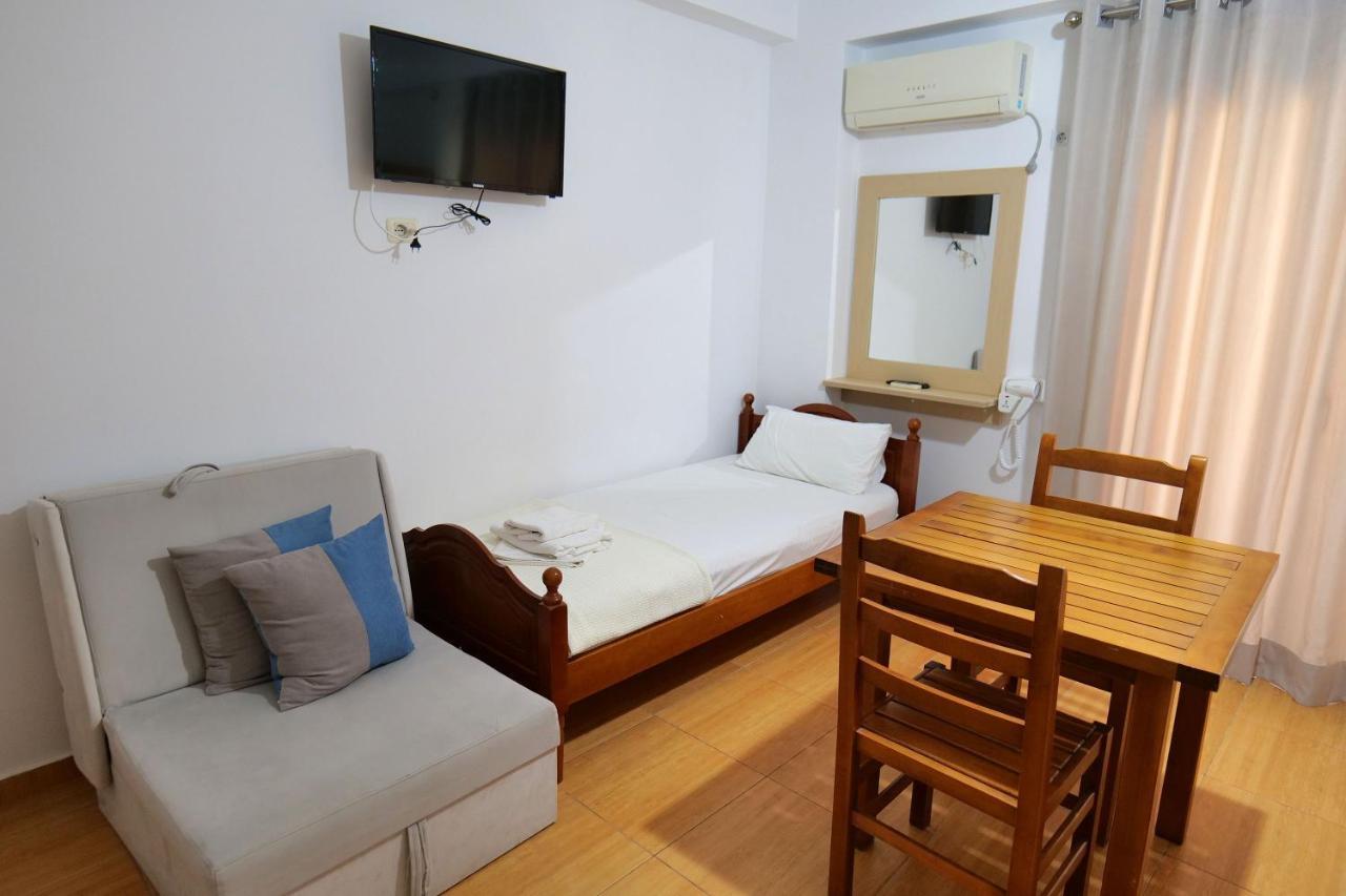 Alex & Sofi Hotel Himare Bagian luar foto