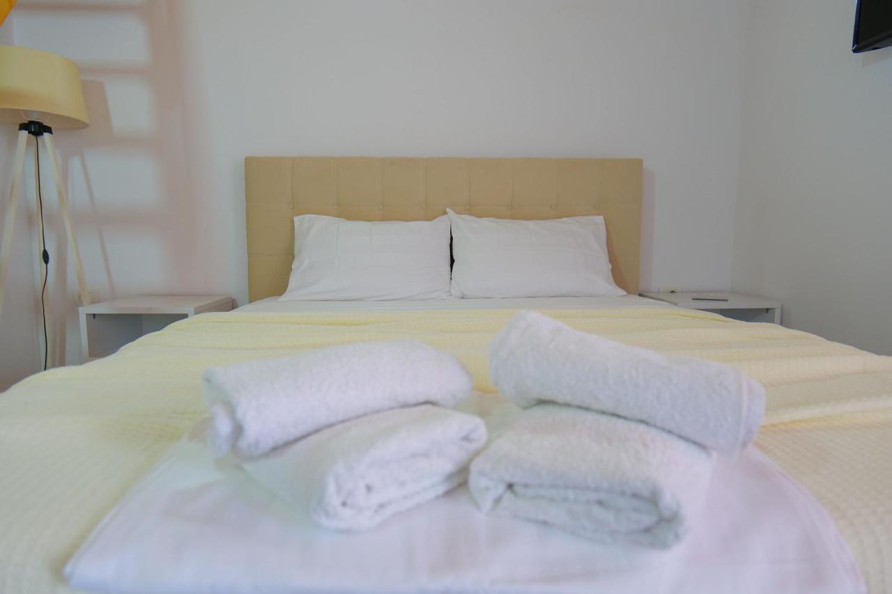 Alex & Sofi Hotel Himare Bagian luar foto
