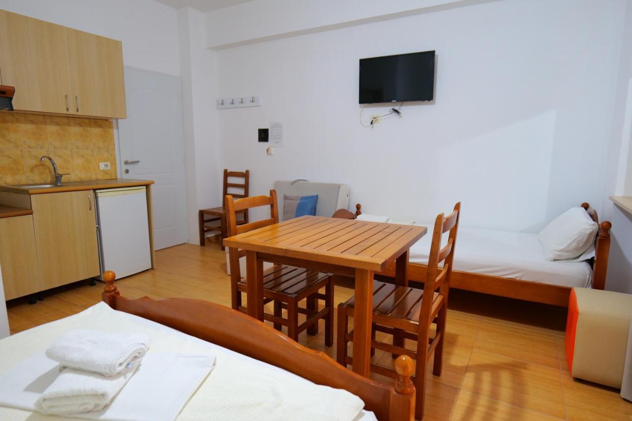 Alex & Sofi Hotel Himare Bagian luar foto