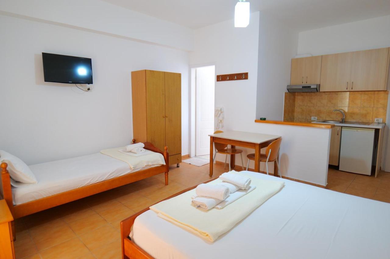 Alex & Sofi Hotel Himare Bagian luar foto