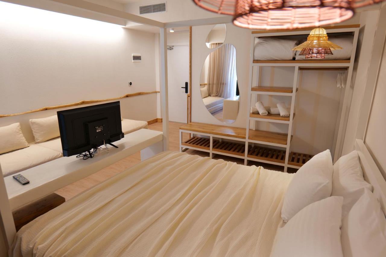 Alex & Sofi Hotel Himare Bagian luar foto