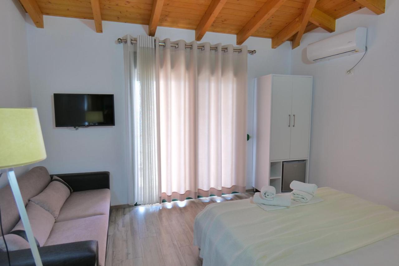 Alex & Sofi Hotel Himare Bagian luar foto