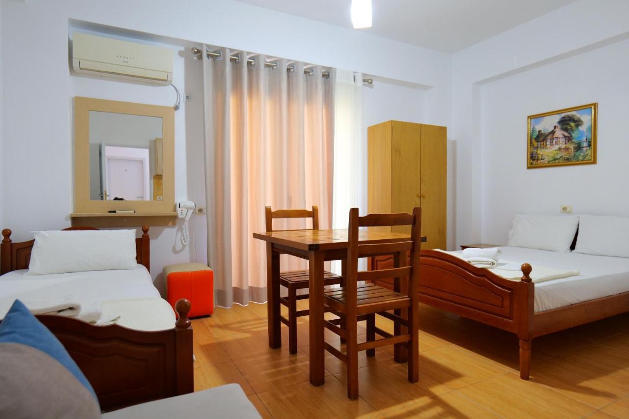 Alex & Sofi Hotel Himare Bagian luar foto
