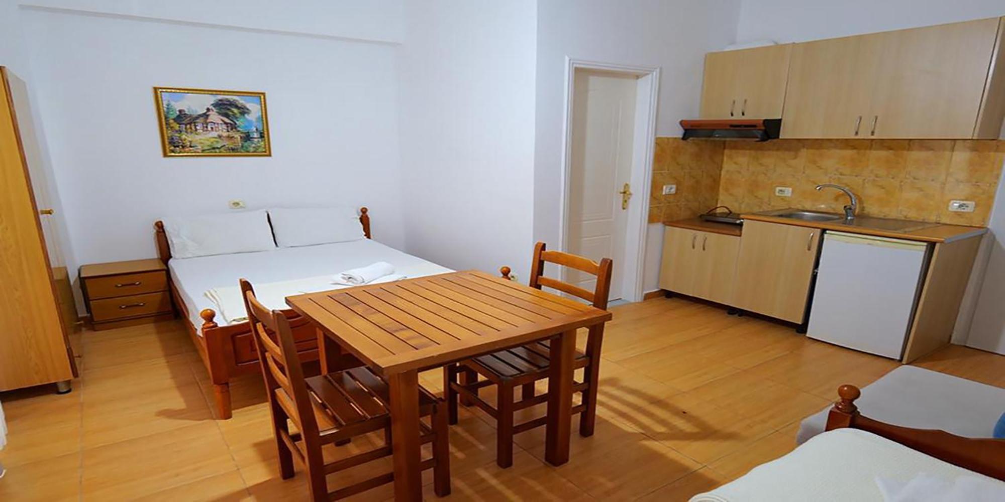 Alex & Sofi Hotel Himare Bagian luar foto