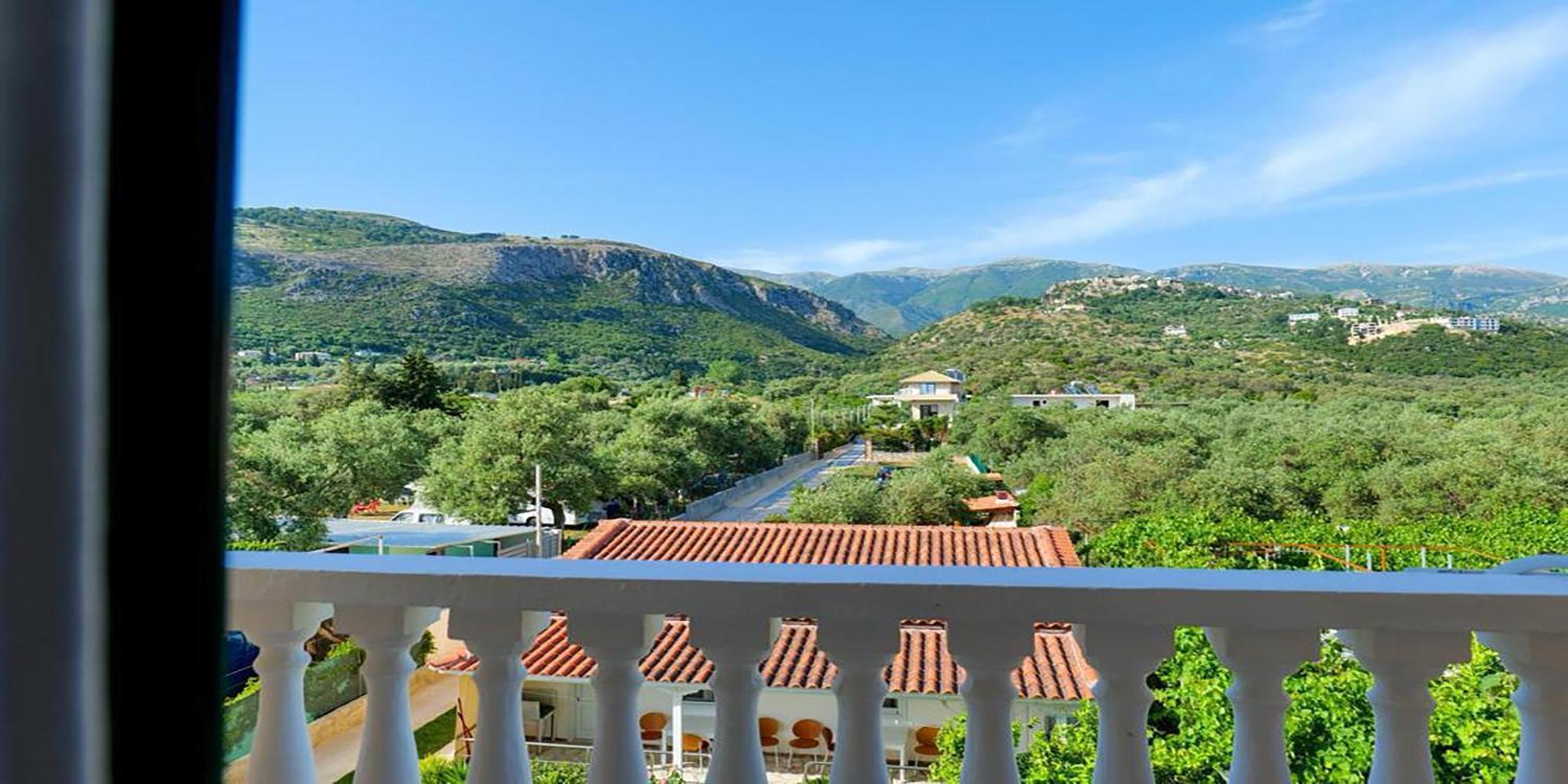 Alex & Sofi Hotel Himare Bagian luar foto